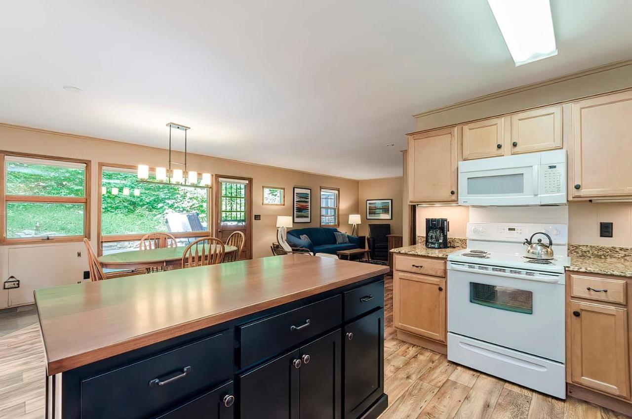 Secluded Oasis W Hot Tub, Screened-In Porch, Wifi! Berkeley Springs Luaran gambar