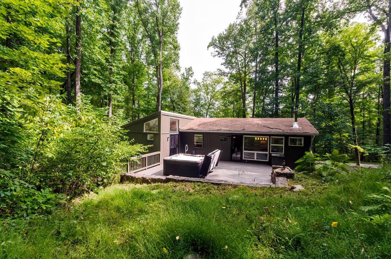 Secluded Oasis W Hot Tub, Screened-In Porch, Wifi! Berkeley Springs Luaran gambar