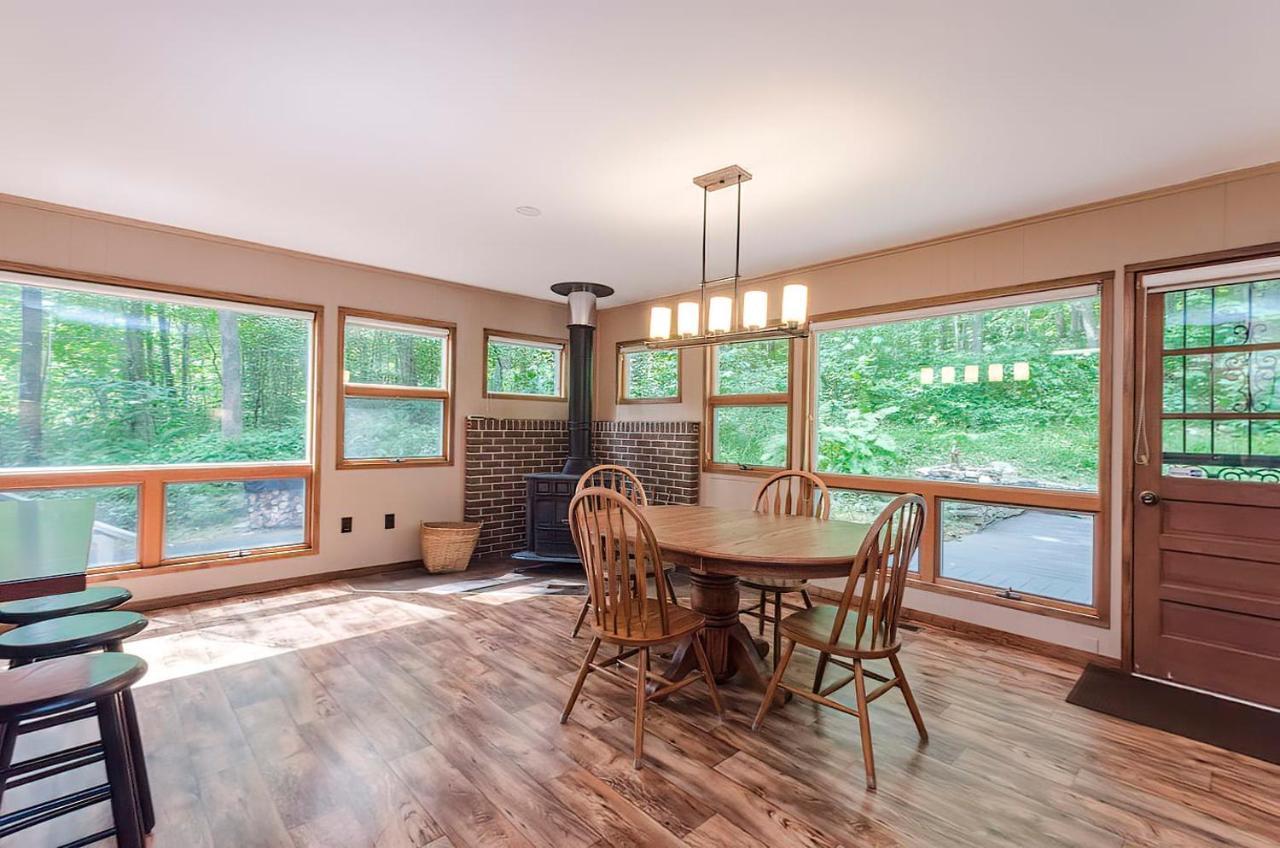 Secluded Oasis W Hot Tub, Screened-In Porch, Wifi! Berkeley Springs Luaran gambar