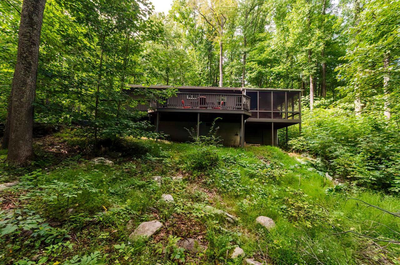 Secluded Oasis W Hot Tub, Screened-In Porch, Wifi! Berkeley Springs Luaran gambar